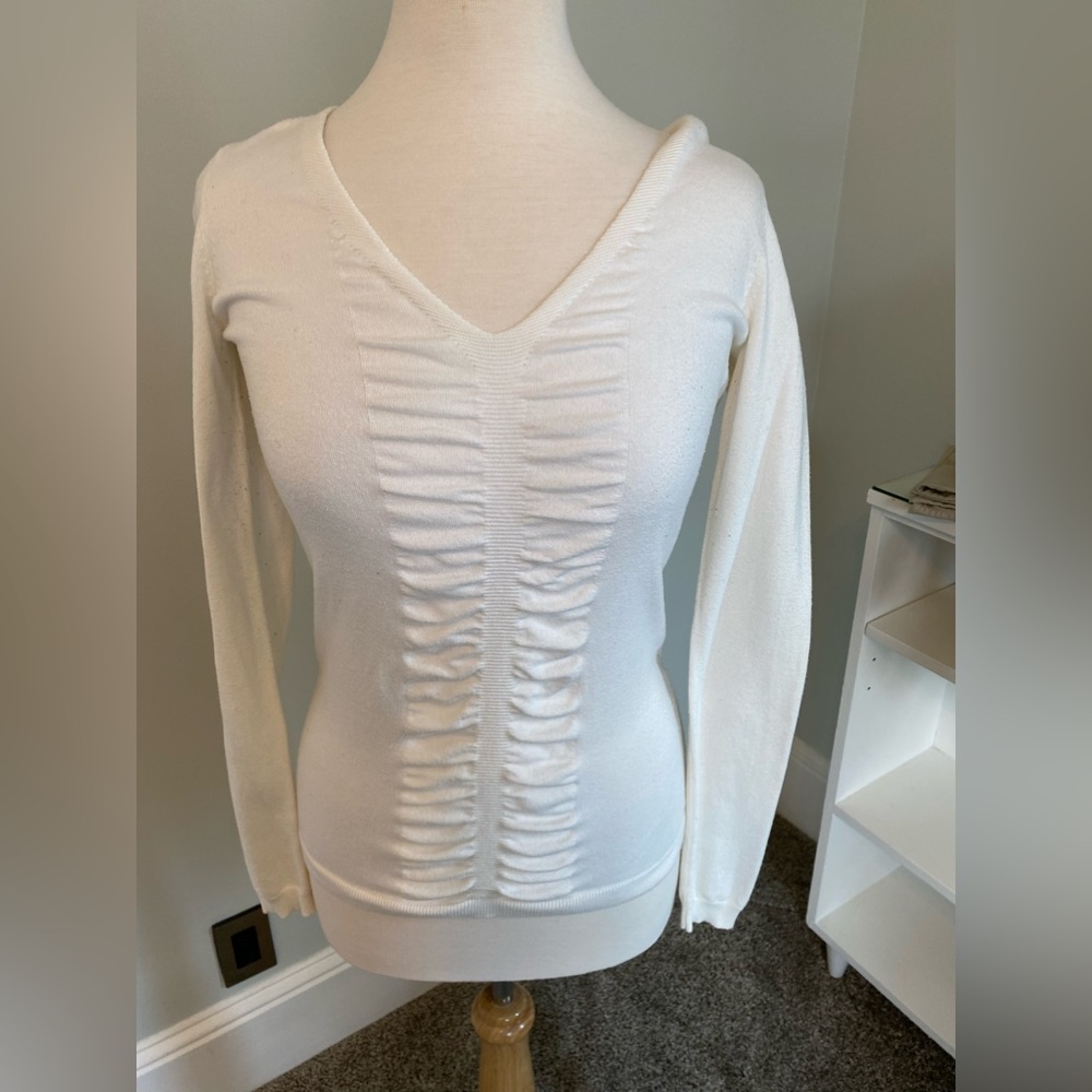 Express Ivory V-neck sweater. Sz. Small. Beautiful and form-fitting